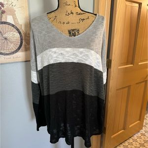 NWT Umgee lightweight sweater